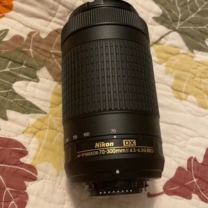 Nikon 70-300 mm zoom lens